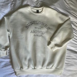 Oversized embroidered crewneck